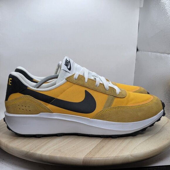 Nike Yellow and Black Athletic Shoes - Picture 3 of 9
